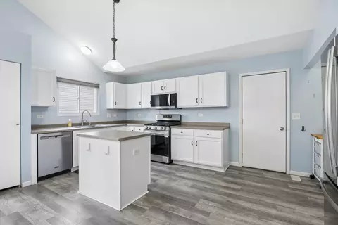Kitchen - 2007 Gray Hawk Dr, Plainfield, IL 60586 photo 1 of 3