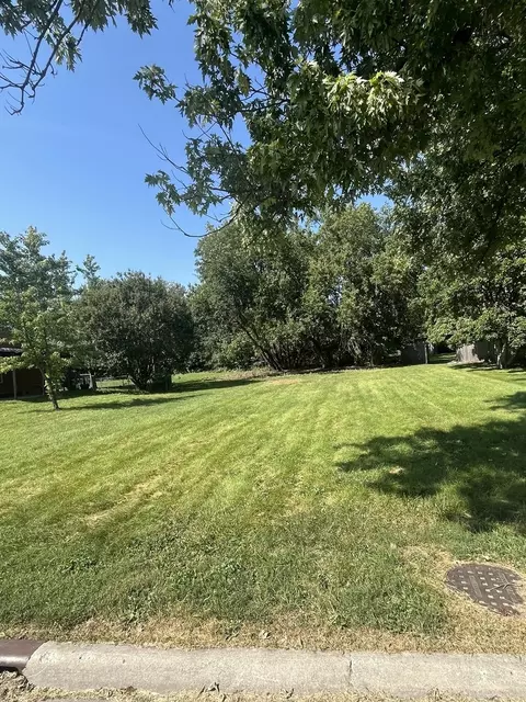 2808 Blair Dr, Champaign, IL 61821 photo 2