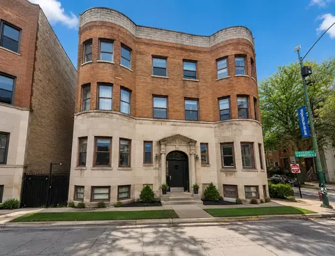 925 W Addison St #2C, Chicago, IL 60613