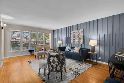 Living - 659 W 129th Pl, Chicago, IL 60628 photo 4 of 6