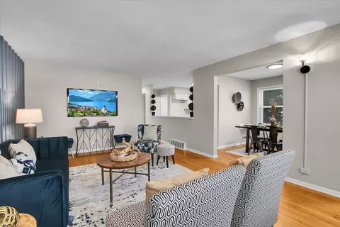 Living - 659 W 129th Pl, Chicago, IL 60628 photo 2 of 6