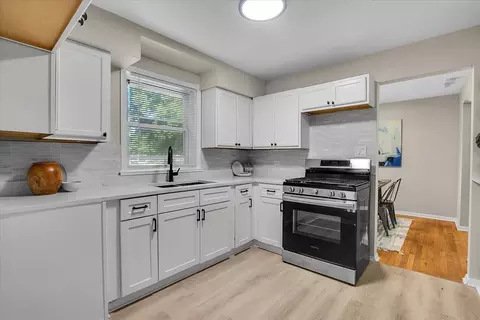 Kitchen - 659 W 129th Pl, Chicago, IL 60628 photo 2 of 2