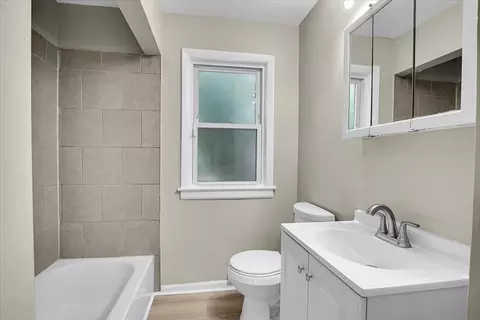 Bath - 659 W 129th Pl, Chicago, IL 60628 photo 1 of 2