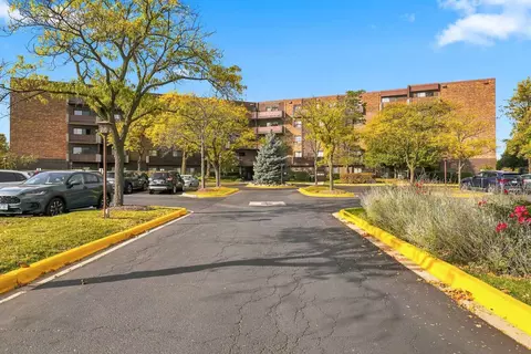 840 Wellington Ave #501, Elk Grove Village, IL 60007