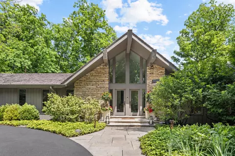 677 Driftwood Ln, Northbrook, IL 60062