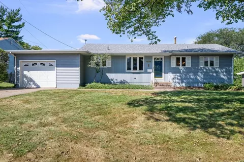 4334 N Hancock Ave, Davenport, IA 52806