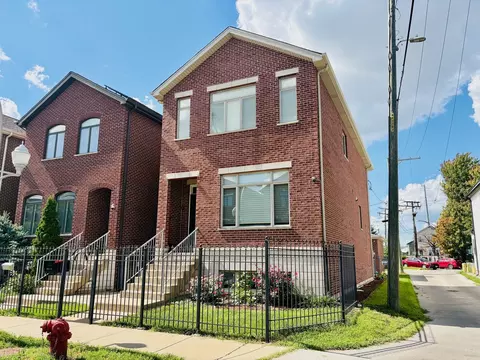 2810 S Grove St, Chicago, IL 60608