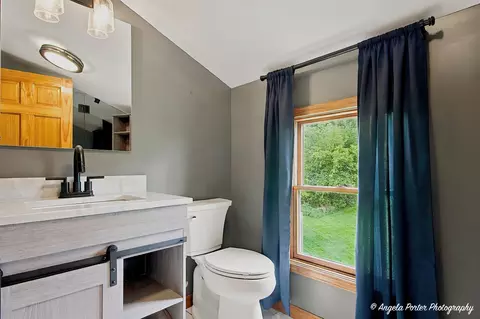 Bath - 3848 E Solon Rd, Richmond, IL 60071 photo 2 of 3