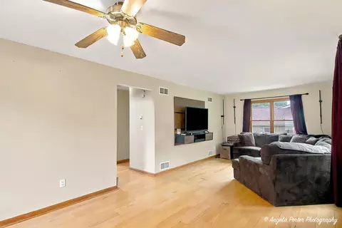 Living - 3848 E Solon Rd, Richmond, IL 60071 photo 2 of 2
