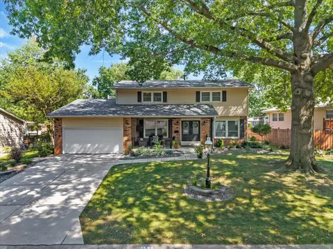1535 Forest Hills Rd, Bettendorf, IA 52722