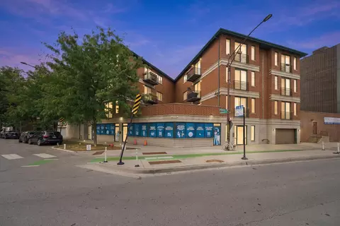 842 N Racine Ave #202, Chicago, IL 60642