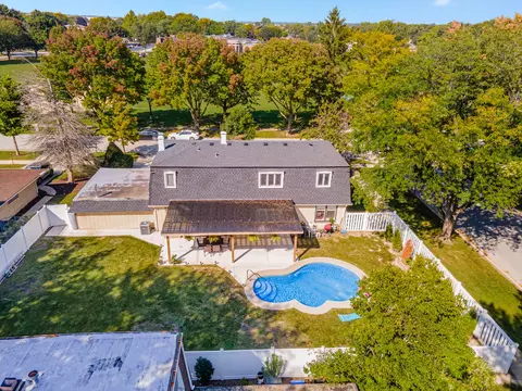 View/Area - 1817 E Maya Ln, Mount Prospect, IL 60056 photo 2 of 10