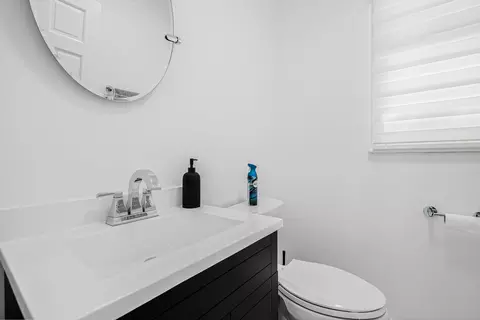 Bath - 1817 E Maya Ln, Mount Prospect, IL 60056 photo 1 of 5