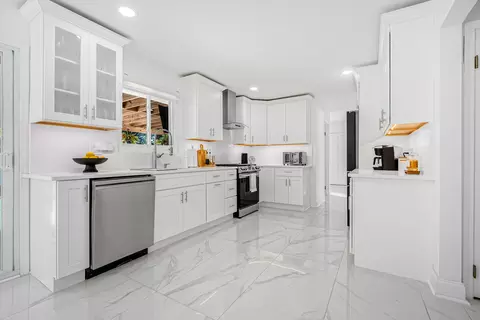 Kitchen - 1817 E Maya Ln, Mount Prospect, IL 60056 photo 2 of 6
