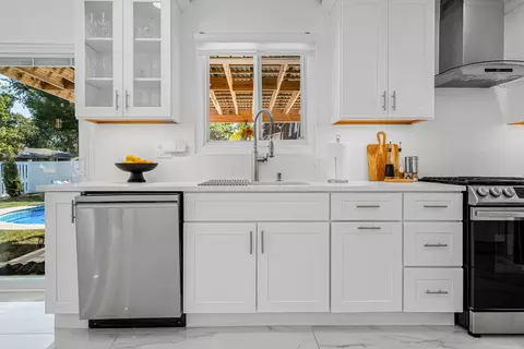 Kitchen - 1817 E Maya Ln, Mount Prospect, IL 60056 photo 5 of 6