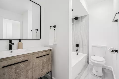 Bath - 1817 E Maya Ln, Mount Prospect, IL 60056 photo 5 of 5
