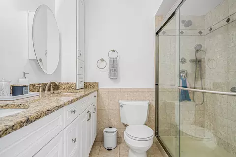 Bath - 1817 E Maya Ln, Mount Prospect, IL 60056 photo 2 of 5