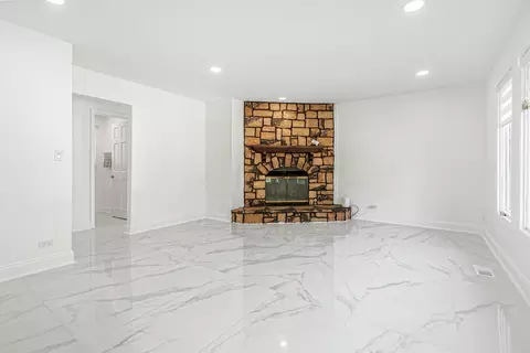 Living - 1817 E Maya Ln, Mount Prospect, IL 60056 photo 4 of 5