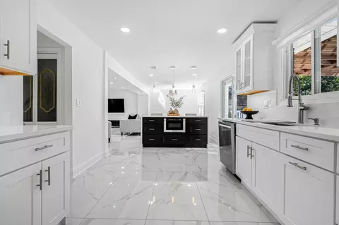 Kitchen - 1817 E Maya Ln, Mount Prospect, IL 60056 photo 4 of 6