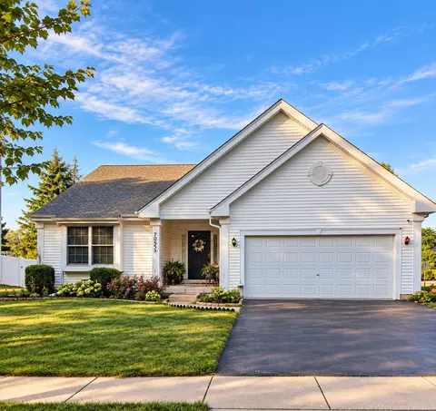 7055 Nathan Ln, Carpentersville, IL 60110