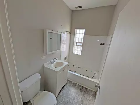 Bath - 6237 S Ada St, Chicago, IL 60636 photo 1 of 3