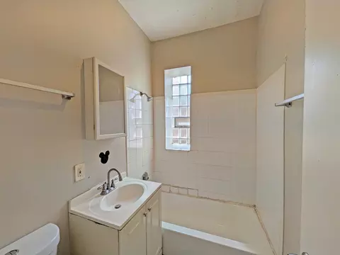 Bath - 6237 S Ada St, Chicago, IL 60636 photo 3 of 3