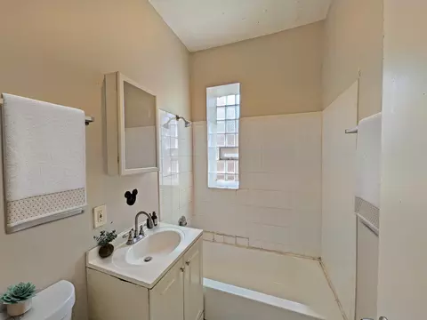 Bath - 6237 S Ada St, Chicago, IL 60636 photo 2 of 3