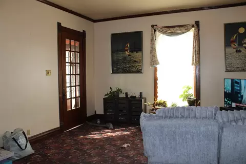 Living - 304 S Maple St, Centralia, IL 62801 photo 1 of 3
