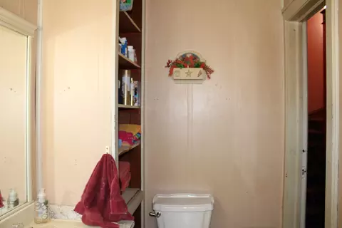 Bath - 304 S Maple St, Centralia, IL 62801 photo 2 of 3
