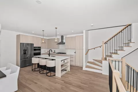 Kitchen - 710 E 41 St, Chicago, IL 60653 photo 3 of 4