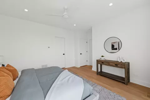 Bedroom - 710 E 41 St, Chicago, IL 60653 photo 5 of 6