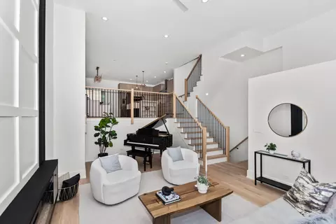 Living - 710 E 41 St, Chicago, IL 60653 photo 2 of 8