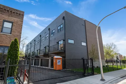 Exterior - 710 E 41 St, Chicago, IL 60653 photo 7 of 10