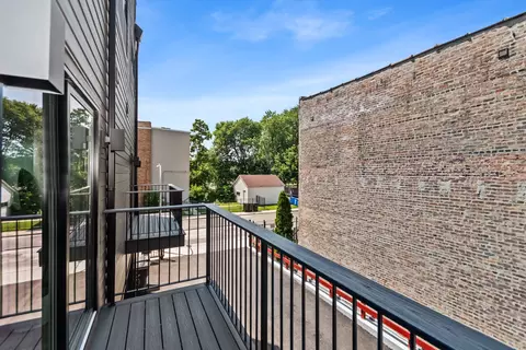 Exterior - 710 E 41 St, Chicago, IL 60653 photo 2 of 10
