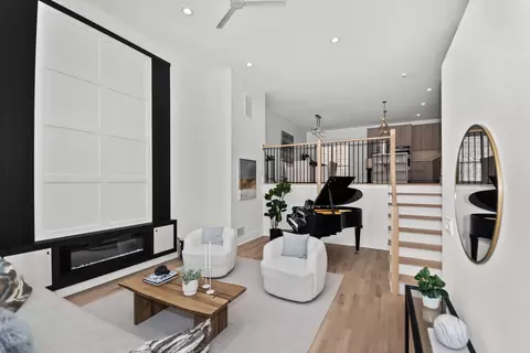 Living - 710 E 41 St, Chicago, IL 60653 photo 4 of 8