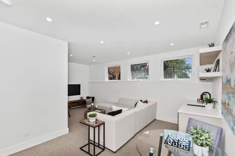 Living - 710 E 41 St, Chicago, IL 60653 photo 6 of 8