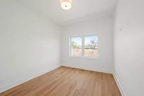 Bedroom - 710 E 41 St, Chicago, IL 60653 photo 6 of 6