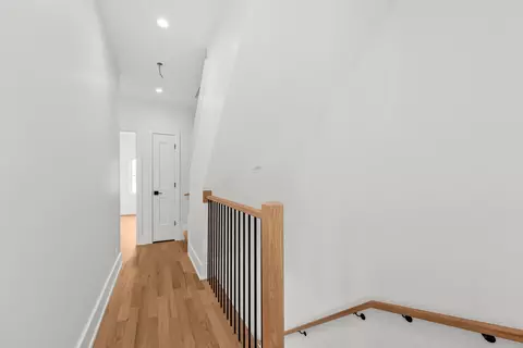 Entry Way - 710 E 41 St, Chicago, IL 60653 photo 1 of 1