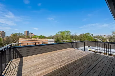 Exterior - 710 E 41 St, Chicago, IL 60653 photo 5 of 10