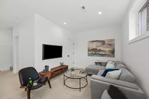 Living - 710 E 41 St, Chicago, IL 60653 photo 8 of 8