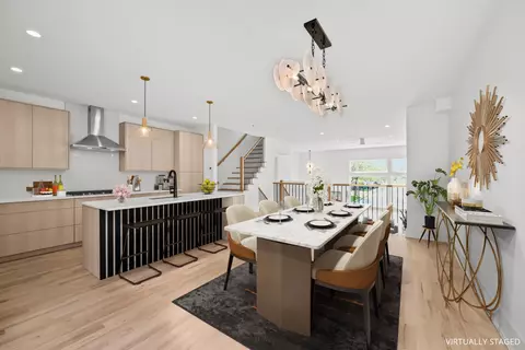 Dining - 710 E 41 St, Chicago, IL 60653 photo 3 of 3