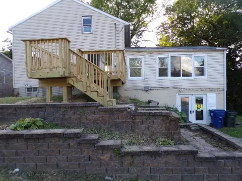 26 Blue Grass Ct, Davenport, IA 52802