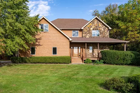 1205 Lakeview Dr, Port Byron, IL 61275