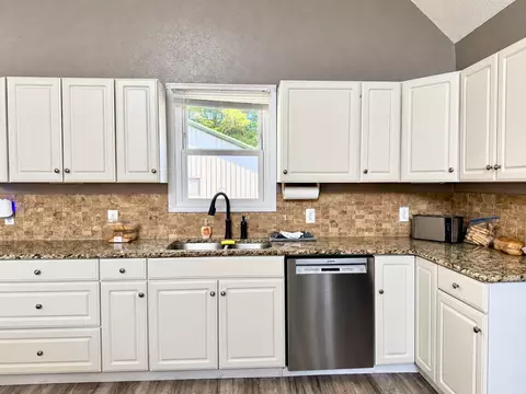 Kitchen - 1203 White Pine Ln, Metropolis, IL 62960 photo 3 of 3