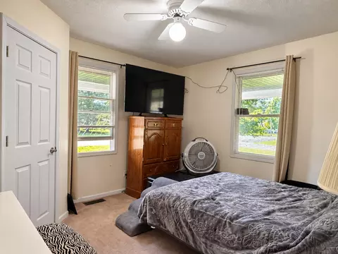 Bedroom - 1203 White Pine Ln, Metropolis, IL 62960 photo 3 of 4