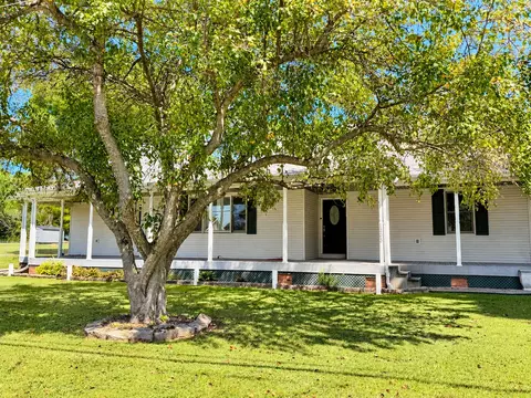 Exterior - 1203 White Pine Ln, Metropolis, IL 62960 photo 6 of 10