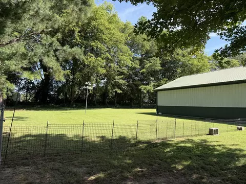 Exterior - 1203 White Pine Ln, Metropolis, IL 62960 photo 5 of 10