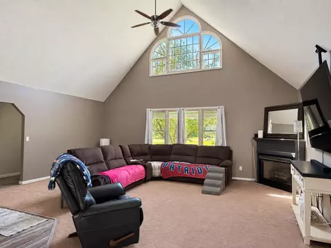 Living - 1203 White Pine Ln, Metropolis, IL 62960 photo 2 of 2