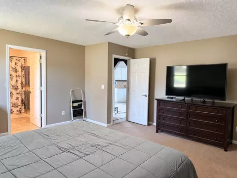 Bedroom - 1203 White Pine Ln, Metropolis, IL 62960 photo 2 of 4
