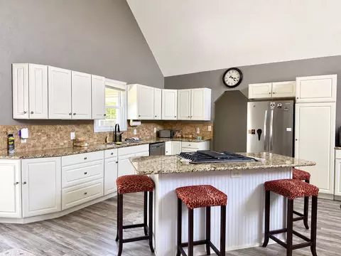 Kitchen - 1203 White Pine Ln, Metropolis, IL 62960 photo 2 of 3